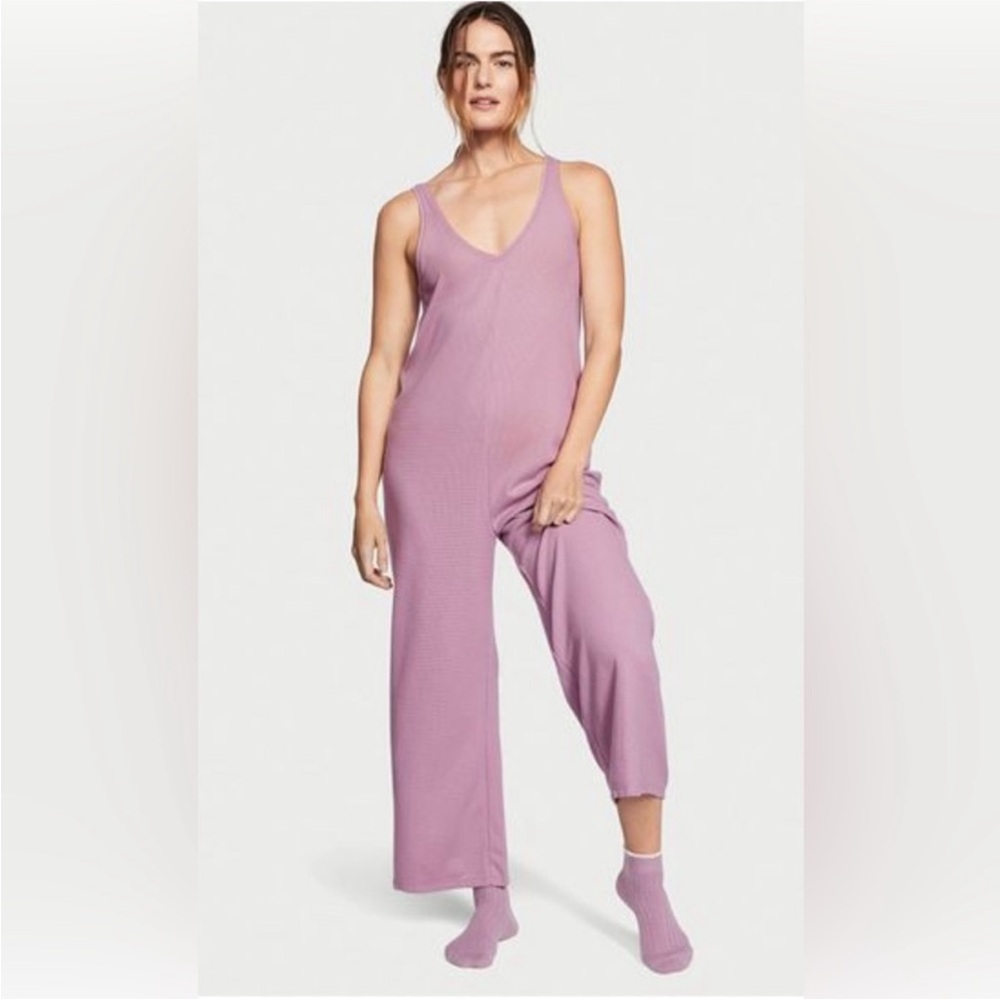 Victoria’s Secret Lavender Purple V-Neck Sleeveless Wide Leg Jumpsuit EUC - Picture 4 of 5